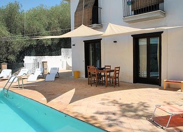 Leuke villa met zwembad en terras - 3