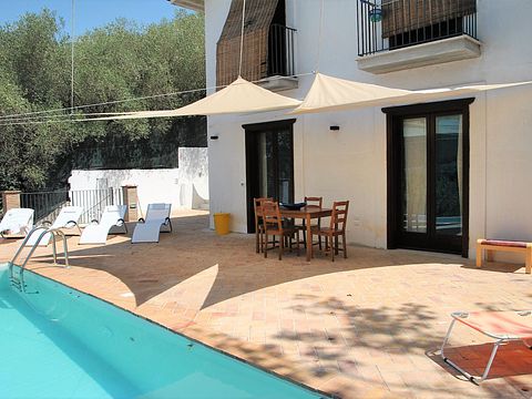 Leuke villa met zwembad en terras - 3