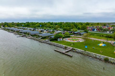 Waterfront vacation home for 6 people - 2