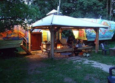 Bivouac excentrique en wagon sur un terrain spacieux - 13
