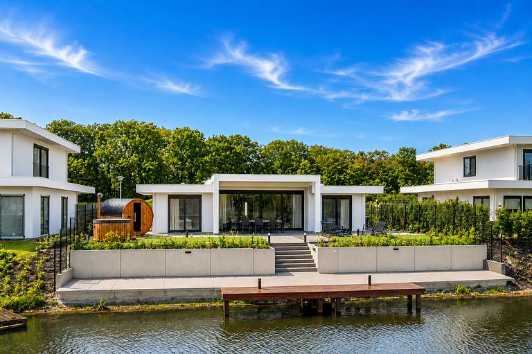 Luxuriöse Villa mit Whirlpool, Sauna und Steg - 1
