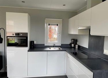Holiday home for 8 by the water - 6