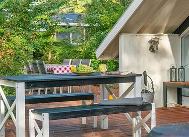 Vakantiehuis omgeven door groen met terras - 26