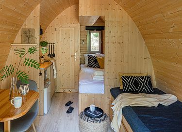 Gemütliche Hütte mit Außendusche im Wald - 9