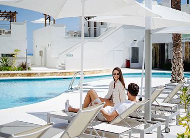 Luxury apartment with hot tub by the sea - 43