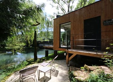 Tiny house with waterfront wellness - 16