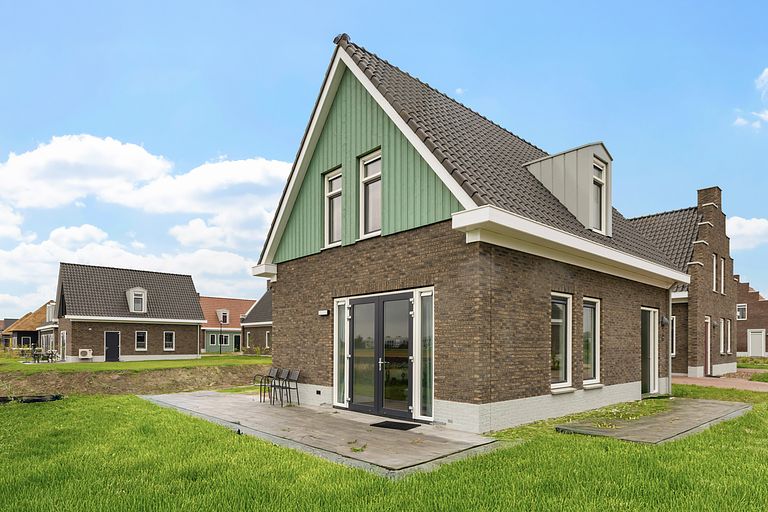 Waterfront detached villa - 1
