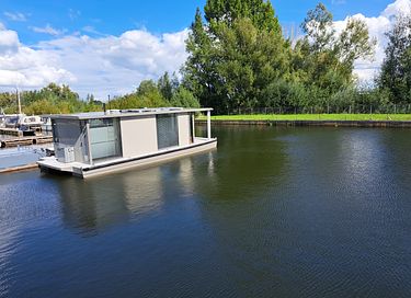 Luxury houseboat in nature reserve - 14