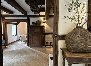 Historische watermolen in groene omgeving - 12