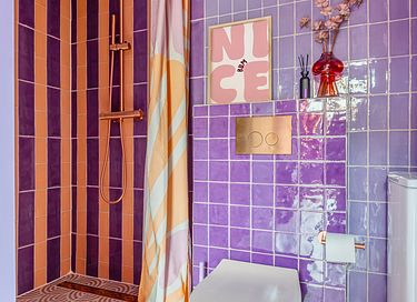 Stilvoll übernachten in einer violetten Oase - 28