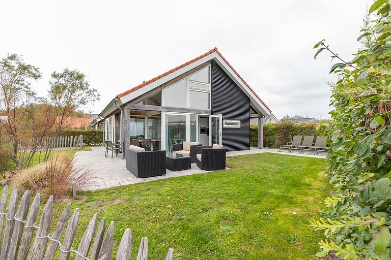 Dog-friendly family home near the sea - 1