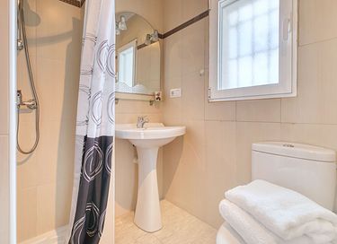 Ruim huis met panoramisch uitzicht en zwembad - 32