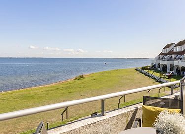 Apartment (6p) directly at the sea