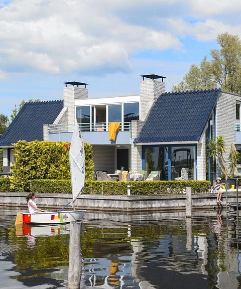 Spacious water villa for families - 2