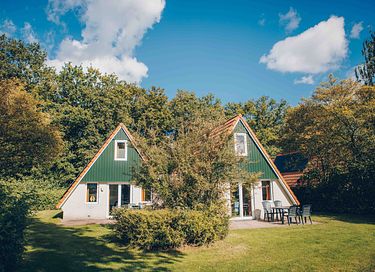 Modernes Einfamilienhaus mit großem Garten