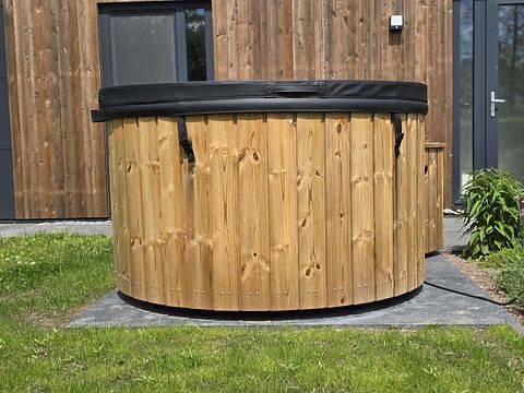 Luxuriöse Lodge am Wasser mit privatem hottub - 2