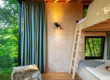 Baumhaus mit Sauna inmitten der Natur - 8