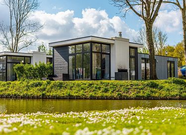 Design-Bungalow für 4 Personen