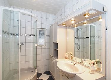 Vakantiehuis vlakbij water en met zwembad - 16