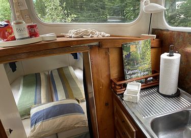 Spending the night in a cabin boat - 2