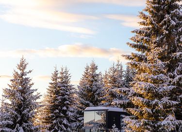 Breathtaking mirror house in Norway - 33