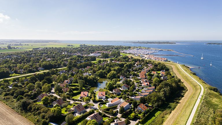 Bungalow (4p) near the water in Zeeland - 1