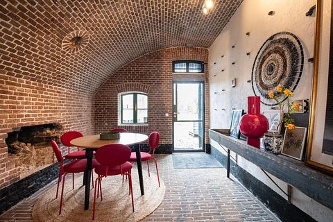Luxury 5-person suite in a former fort - 2