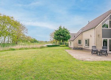 Luxury home with spacious garden on Texel - 2