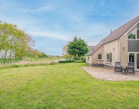 Luxury home with spacious garden on Texel - 2
