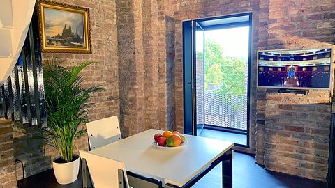 Overnachten in een luxe kerktoren vol kunst - 3