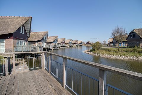 Luxury waterfront holiday home with sauna - 4