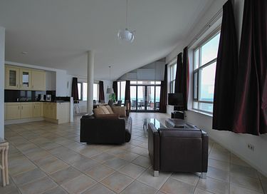 Penthouse with double balcony and sauna - 13