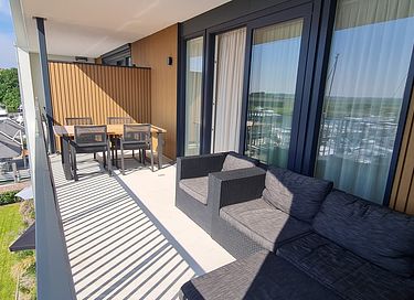 Apartment with heated balcony on the harbor