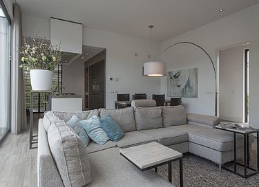 Luxury waterfront villa with garden - 6