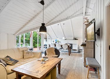 Vakantiehuis omgeven door groen met terras - 24