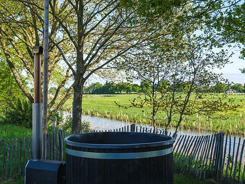 Wellnessdome aan het water met hottub - 2