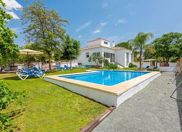 Vakantiehuis met veel ruimte en mooi zwembad - 49