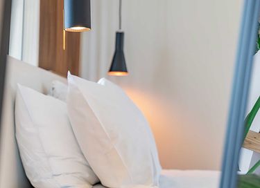 Suite lumineuse avec baignoire spa et vues. - 11