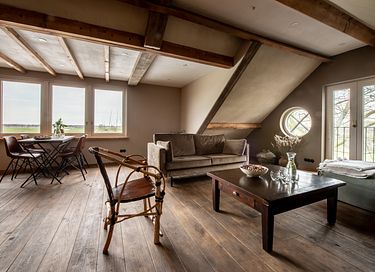 Beautifully renovated farmhouse with many luxuries - 12