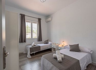 Vakantiehuis met veel ruimte en mooi zwembad - 16