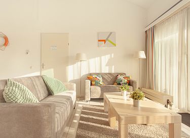 Detached waterfront bungalow - 8