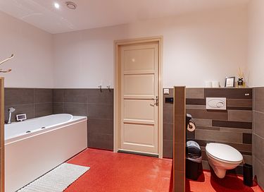 Spacious holiday home with hot tub and garden - 26