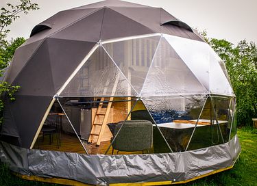 Glamping tent with unique bathtub - 5