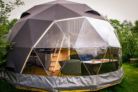 Glamping tent with unique bathtub - 5