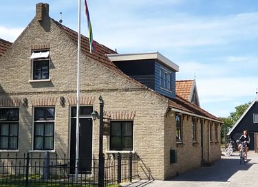 Huisje met zonnig terras op Terschelling - 11