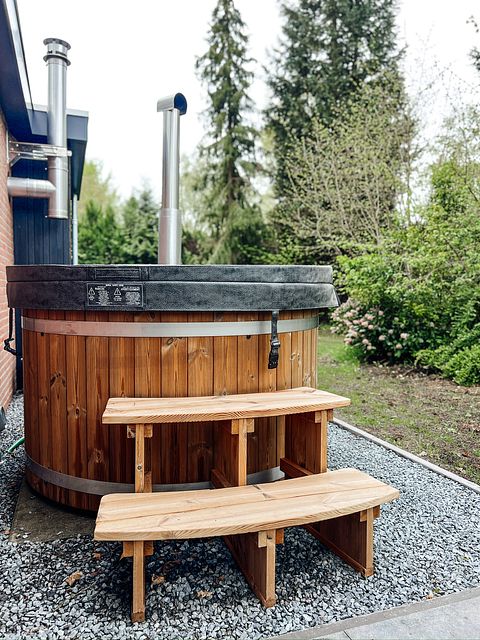 Forest cabin with hot tub and wood stove - 2
