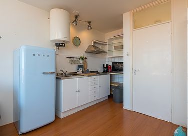 Apartment with balcony right by the sea - 11