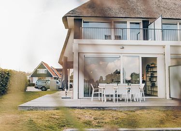 Rietgedekte villa met uitzicht over het meer - 2