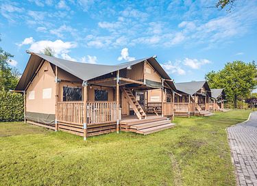 Tente de glamping pour 8 personnes avec cabine de couchage - 12