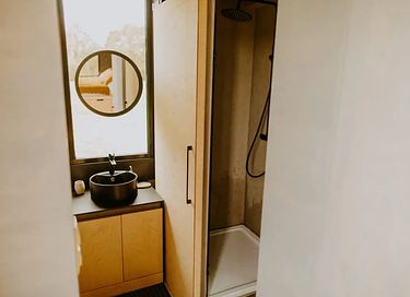 Tiny house bij een boerderij met paarden - 14